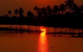 tourist places in kerala in hindi